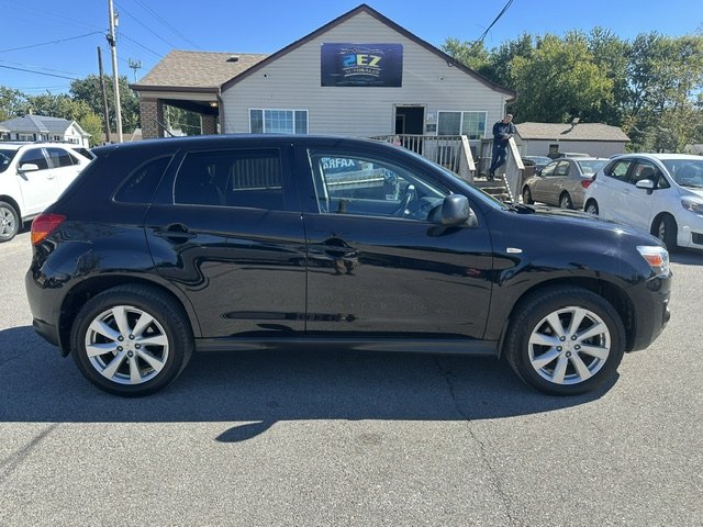 Photo 2 of this MITSUBISHI OUTLANDER SPORT
