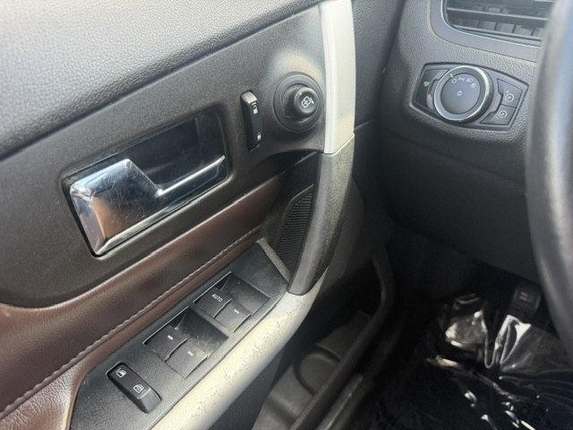 Photo 21 of this FORD EDGE