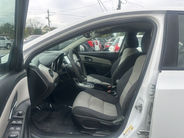 Photo 16 of this CHEVROLET CRUZE