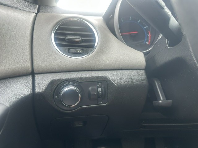 Photo 14 of this CHEVROLET CRUZE