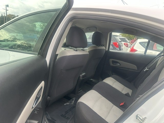 Photo 17 of this CHEVROLET CRUZE