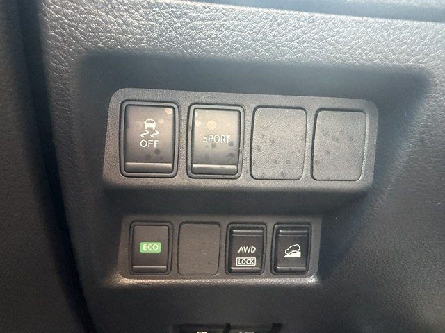 Photo 22 of this NISSAN ROGUE