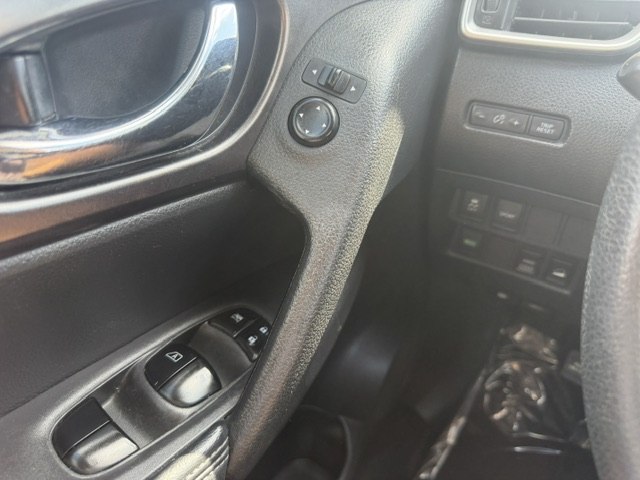 Photo 21 of this NISSAN ROGUE