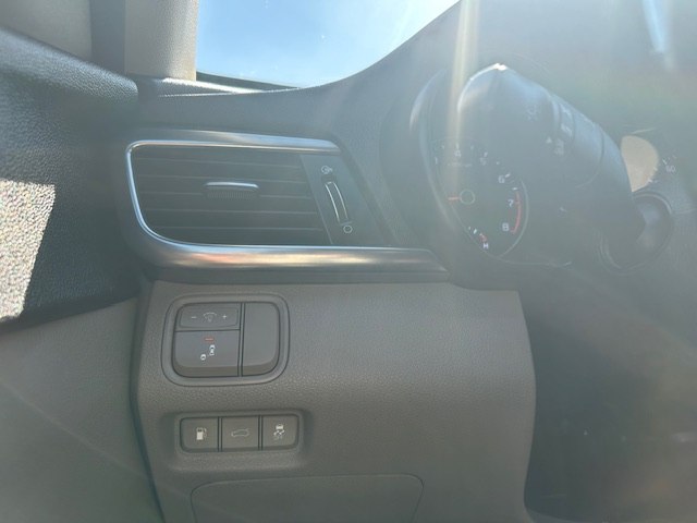 Photo 15 of this KIA OPTIMA