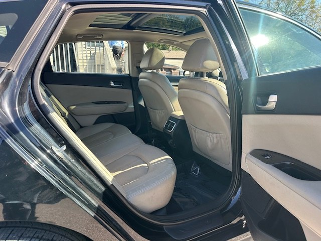 Photo 19 of this KIA OPTIMA