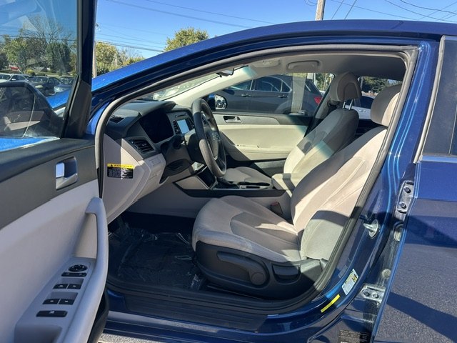 Photo 16 of this HYUNDAI SONATA