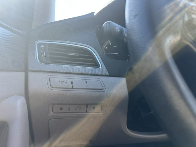 Photo 14 of this HYUNDAI SONATA