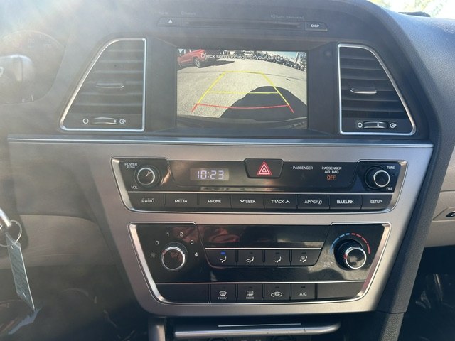 Photo 15 of this HYUNDAI SONATA
