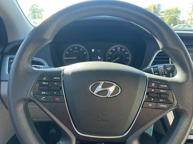 Photo 11 of this HYUNDAI SONATA