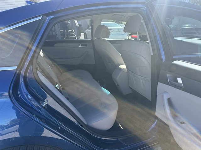 Photo 19 of this HYUNDAI SONATA