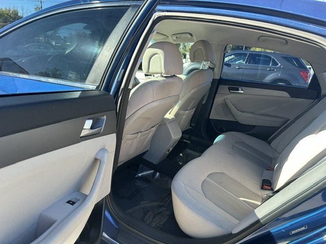 Photo 17 of this HYUNDAI SONATA