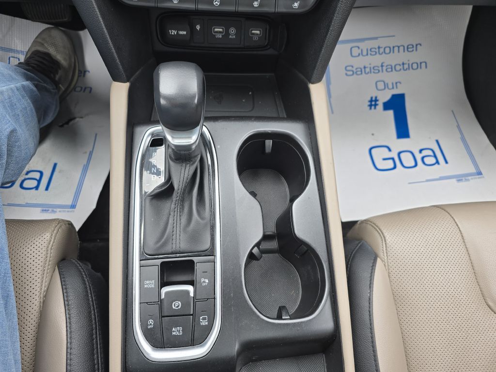 Photo 12 of this HYUNDAI SANTA FE