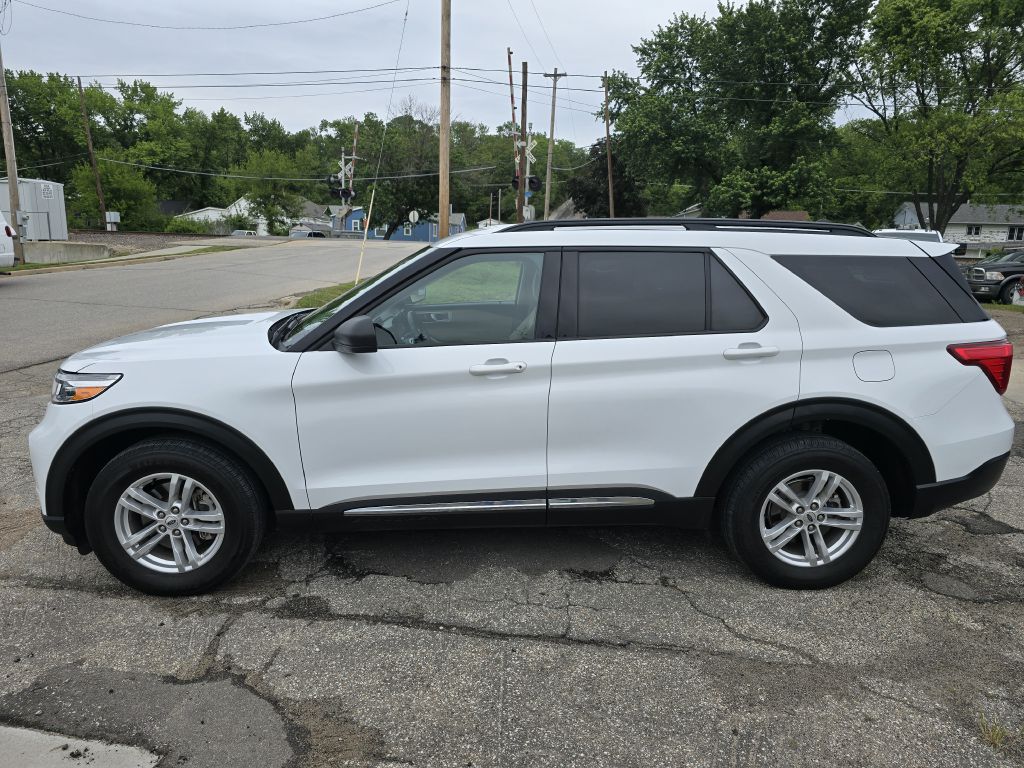 Photo 2 of this FORD EXPLORER