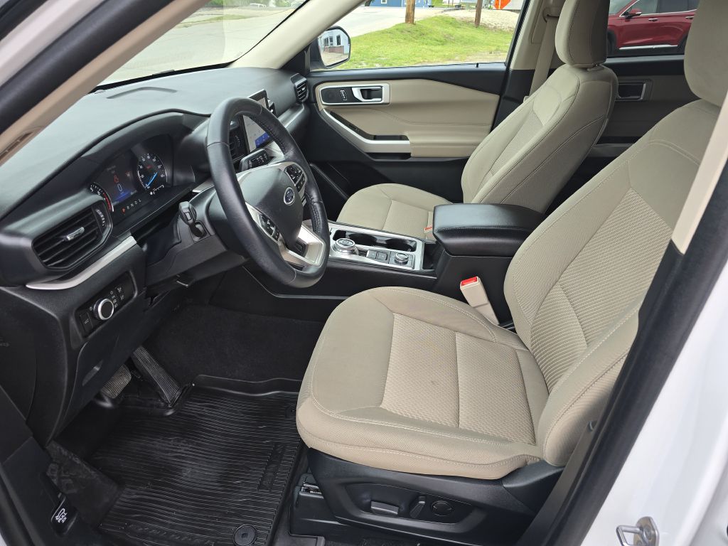 Photo 6 of this FORD EXPLORER
