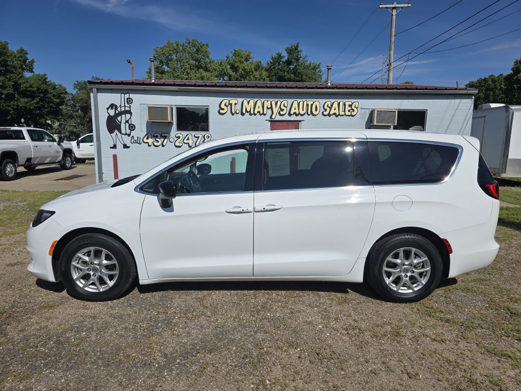 Photo 2 of this CHRYSLER VOYAGER