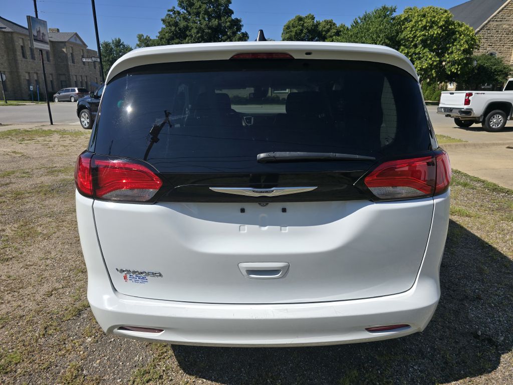 Photo 3 of this CHRYSLER VOYAGER