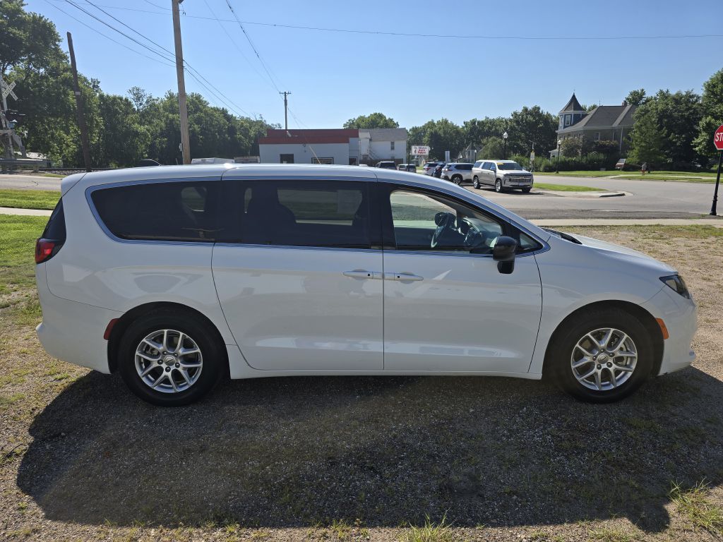 Photo 4 of this CHRYSLER VOYAGER