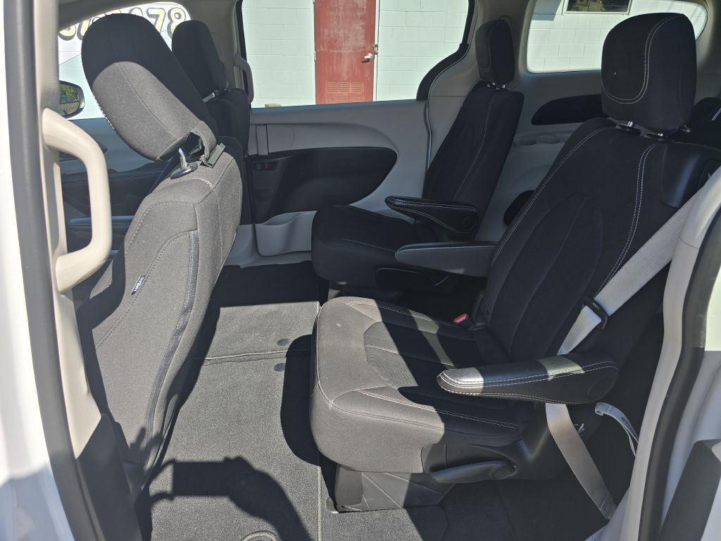 Photo 7 of this CHRYSLER VOYAGER