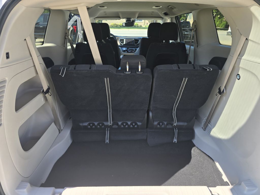 Photo 8 of this CHRYSLER VOYAGER