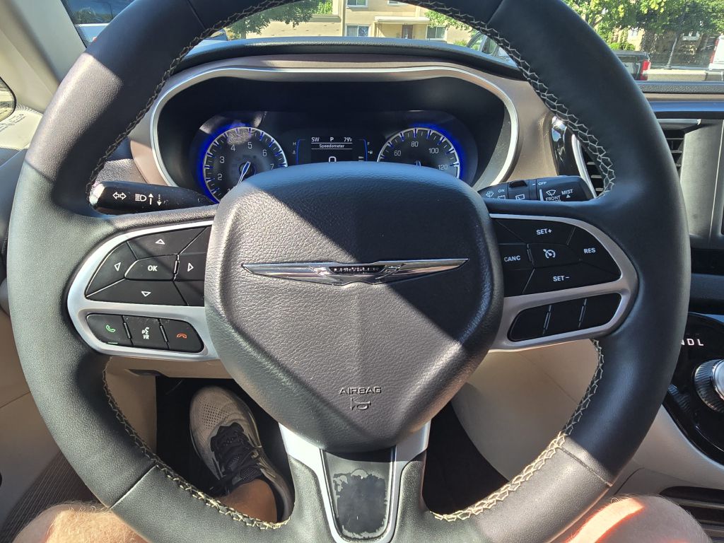 Photo 11 of this CHRYSLER VOYAGER