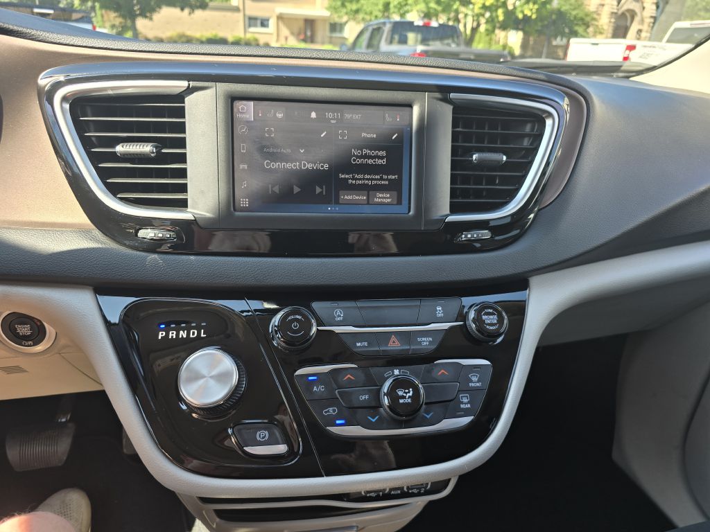 Photo 13 of this CHRYSLER VOYAGER