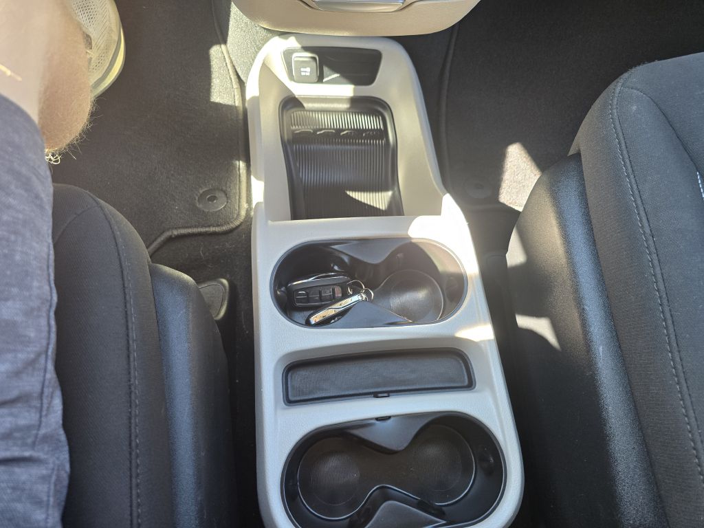 Photo 14 of this CHRYSLER VOYAGER