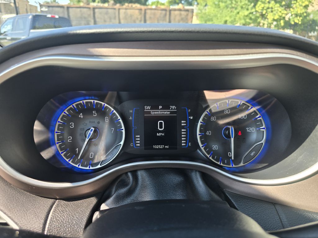 Photo 15 of this CHRYSLER VOYAGER