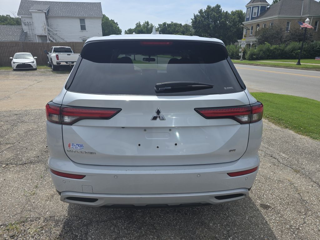 Photo 3 of this MITSUBISHI OUTLANDER