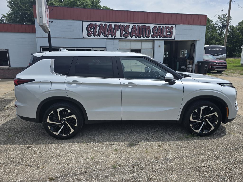 Photo 4 of this MITSUBISHI OUTLANDER