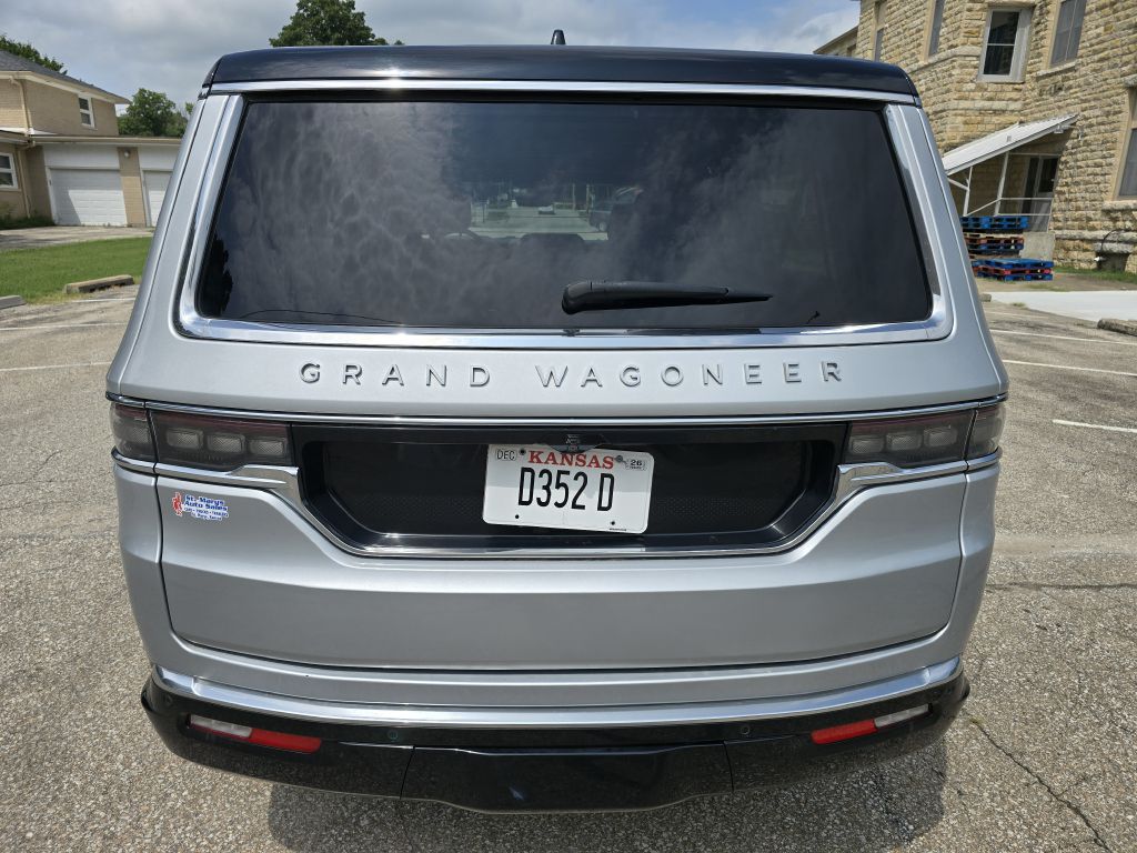 Photo 3 of this JEEP GRAND WAGONEER