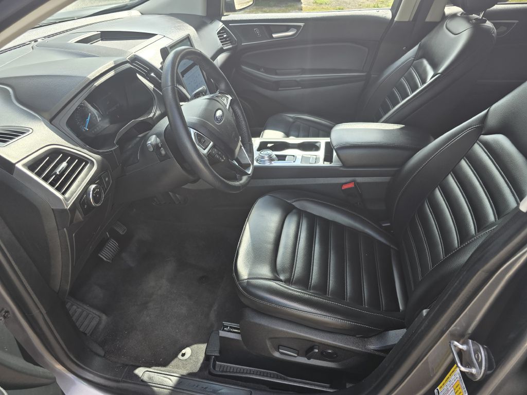 Photo 6 of this FORD EDGE