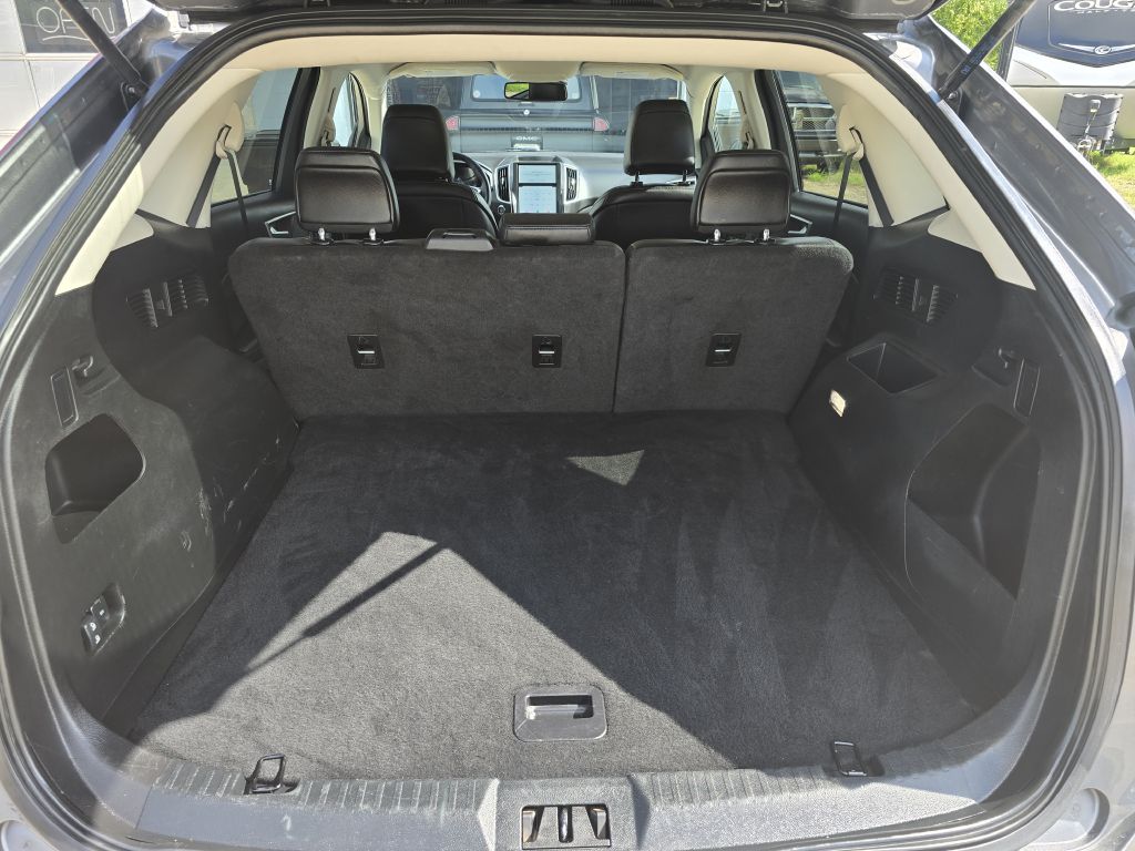 Photo 8 of this FORD EDGE