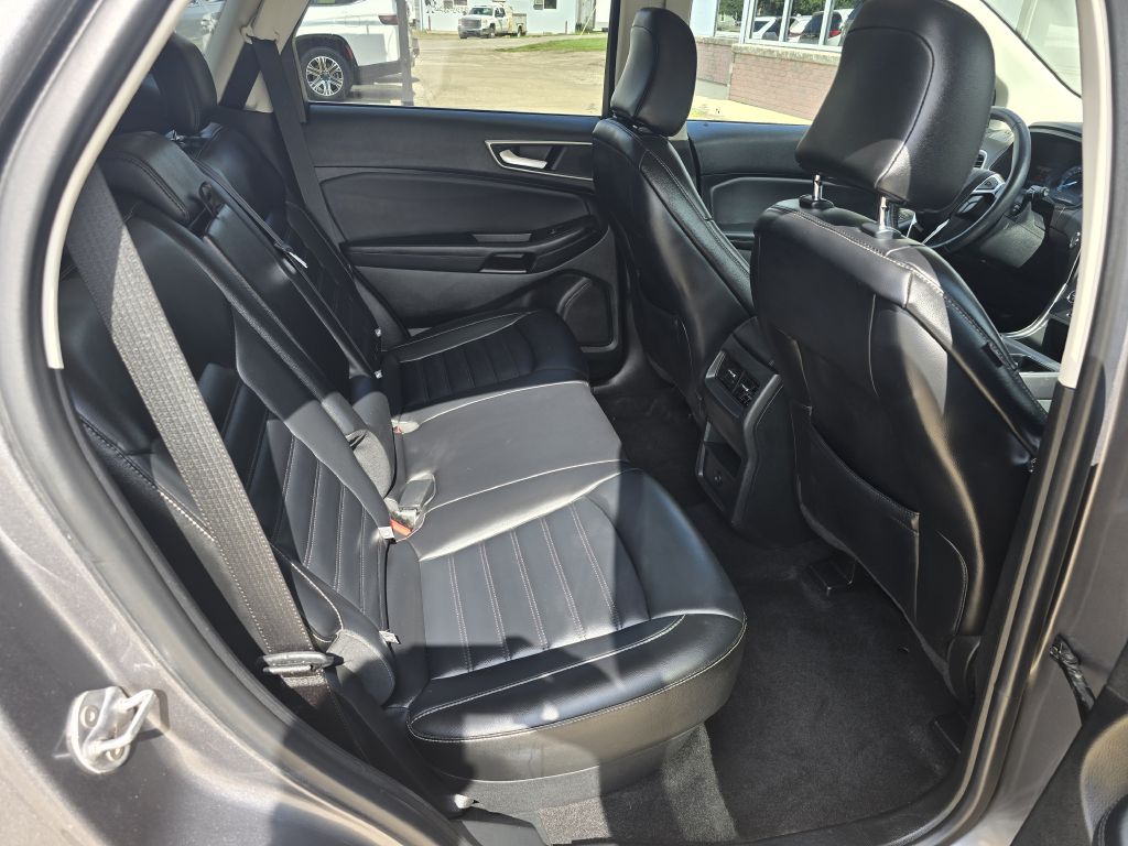 Photo 9 of this FORD EDGE