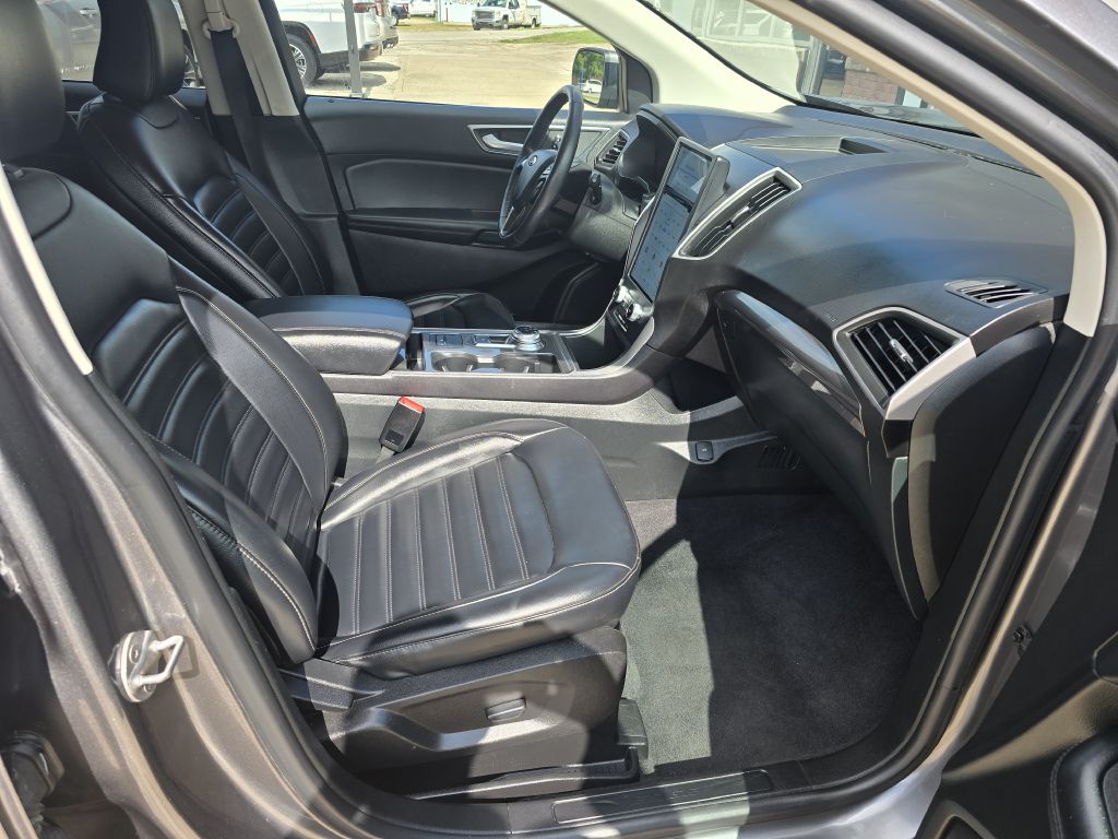 Photo 10 of this FORD EDGE