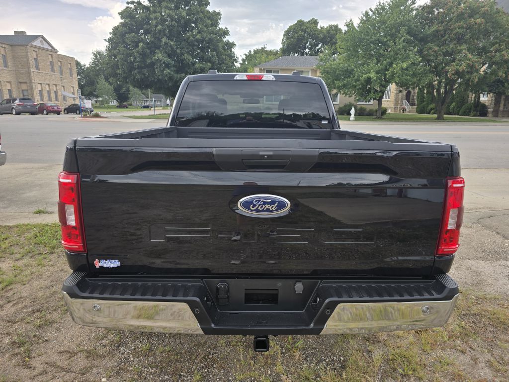 Photo 3 of this FORD F150