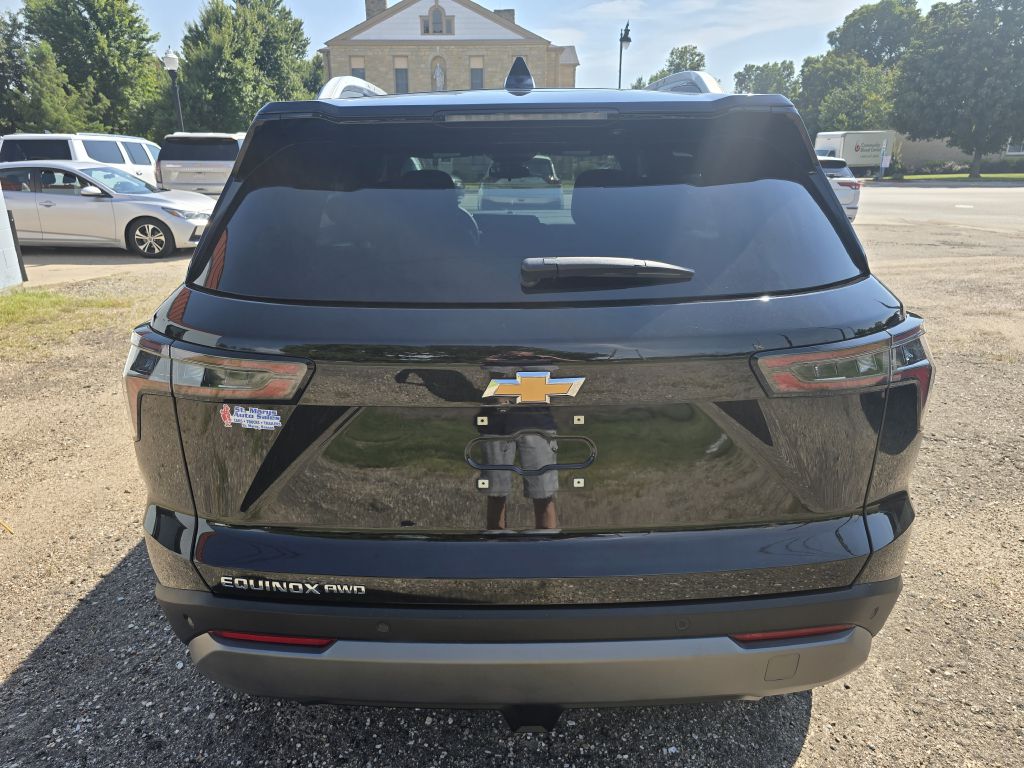 Photo 3 of this CHEVROLET EQUINOX