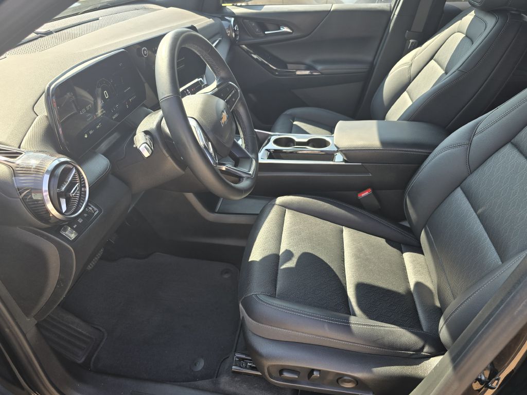 Photo 6 of this CHEVROLET EQUINOX