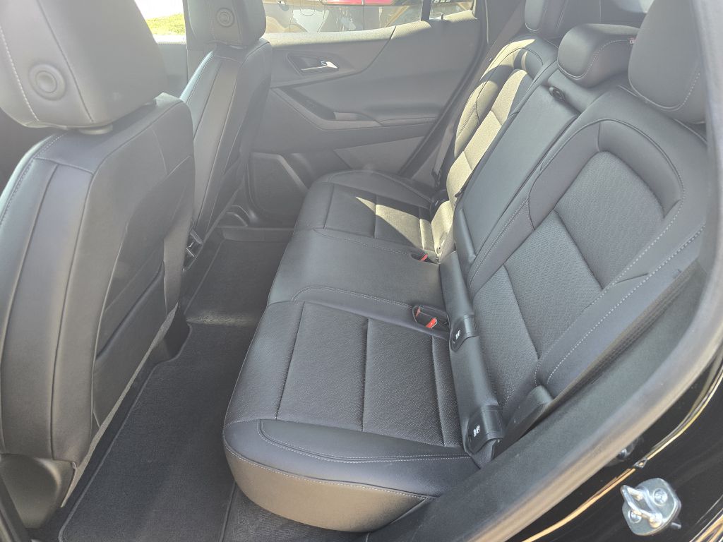 Photo 7 of this CHEVROLET EQUINOX
