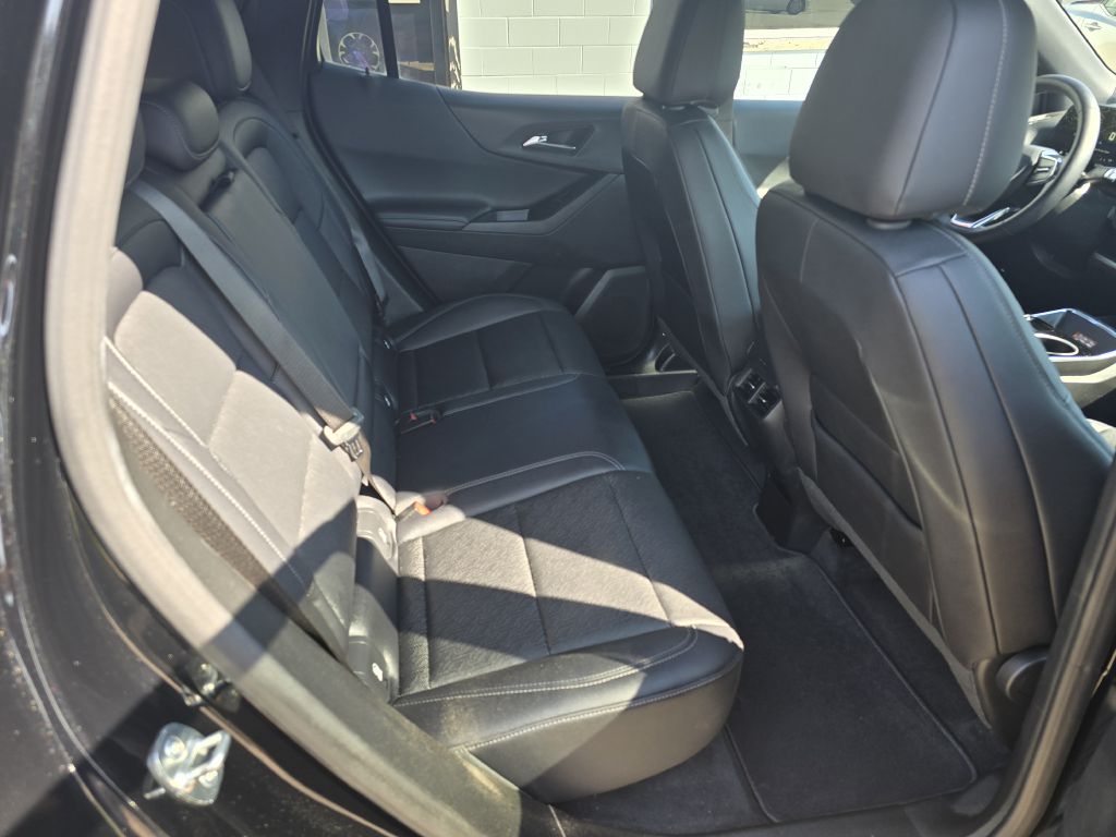 Photo 9 of this CHEVROLET EQUINOX