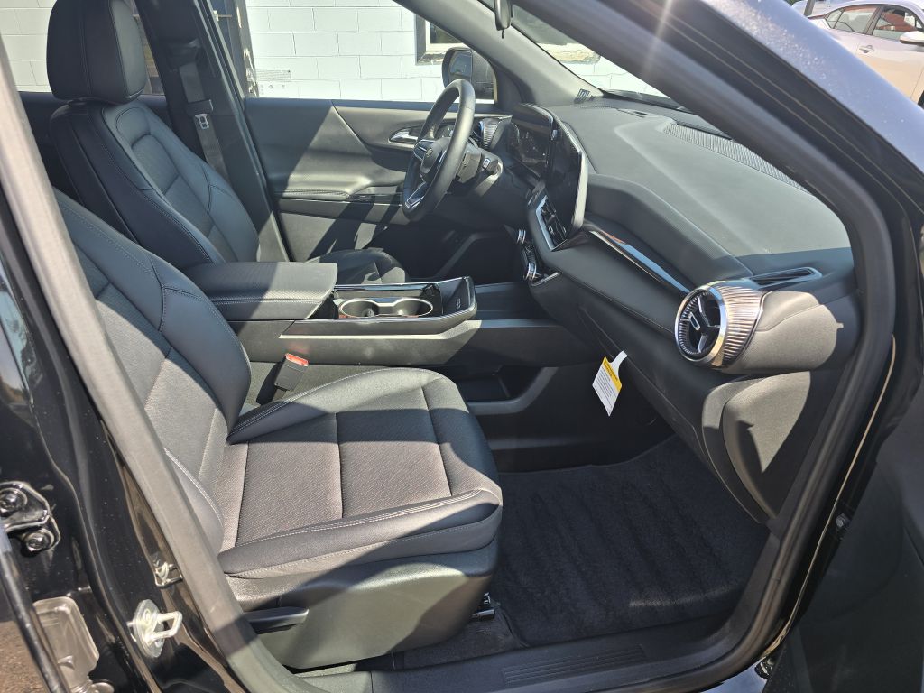 Photo 10 of this CHEVROLET EQUINOX