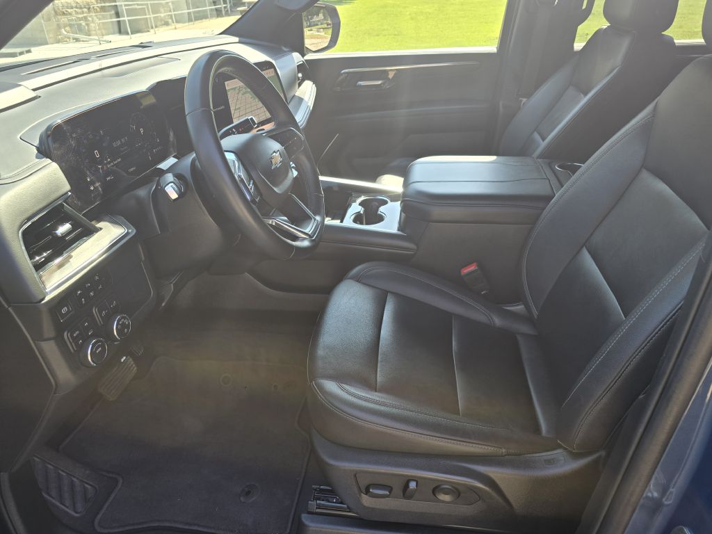Photo 6 of this CHEVROLET TAHOE