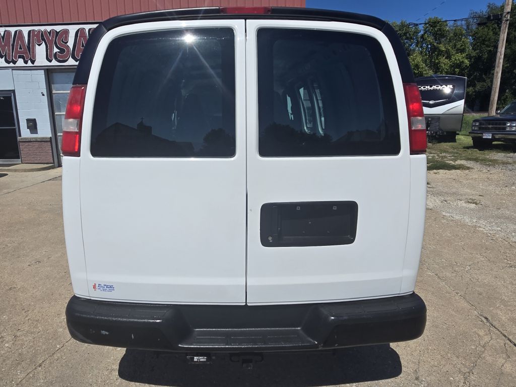 Photo 3 of this CHEVROLET EXPRESS G2500