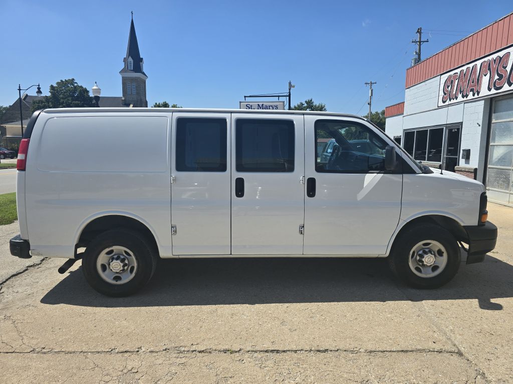 Photo 4 of this CHEVROLET EXPRESS G2500