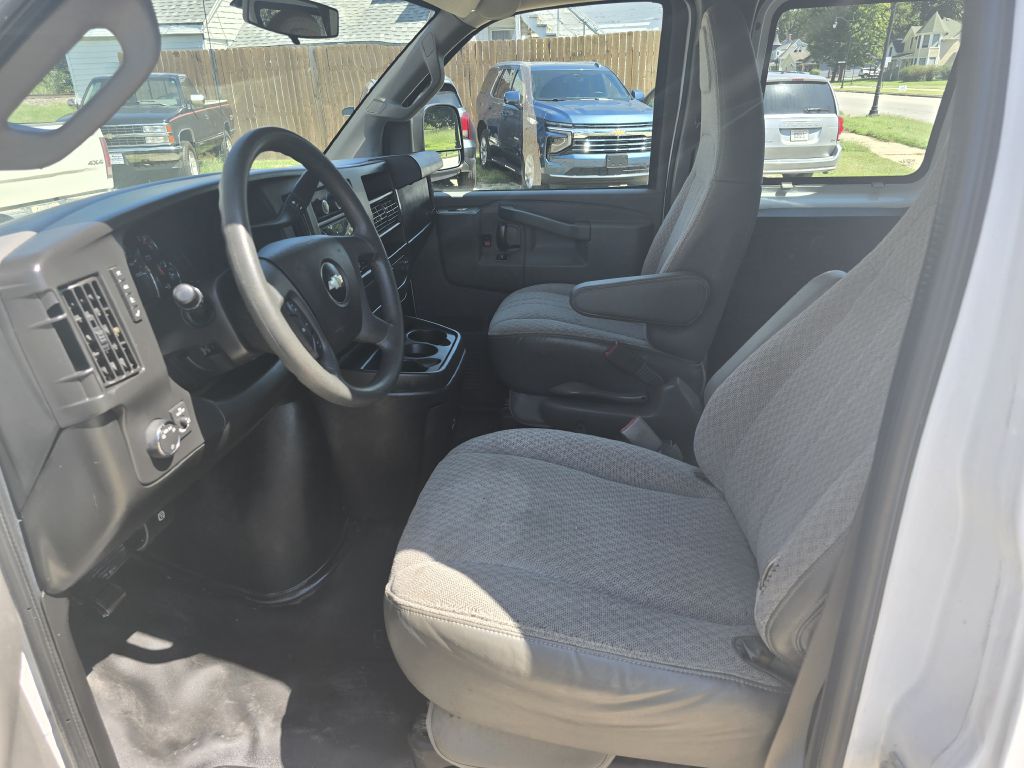 Photo 6 of this CHEVROLET EXPRESS G2500