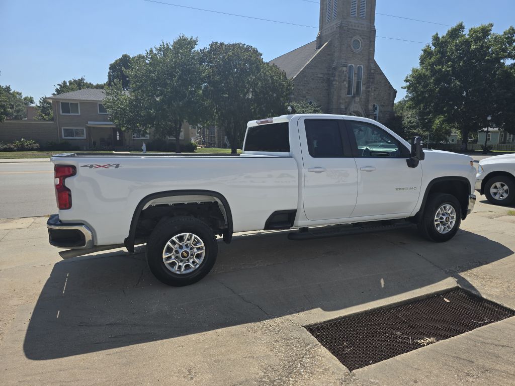 Photo 4 of this CHEVROLET SILVERADO 2500