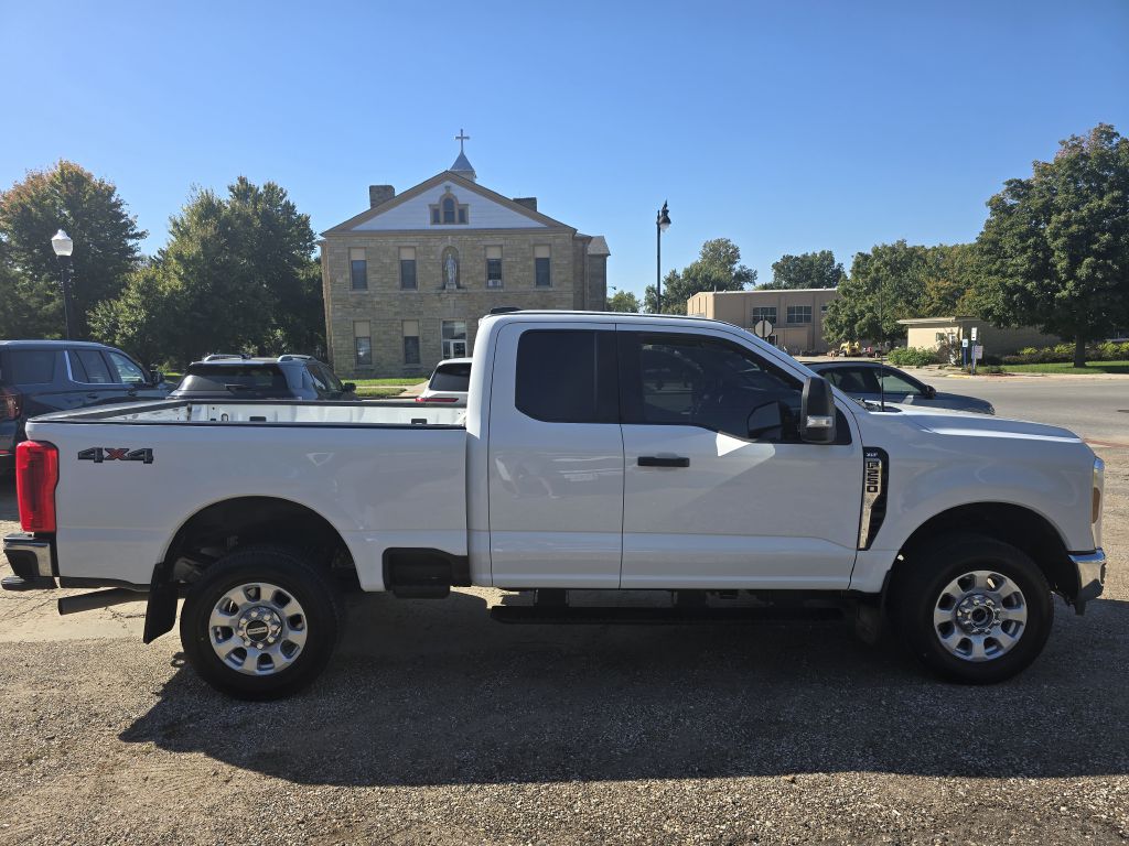 Photo 3 of this FORD F250