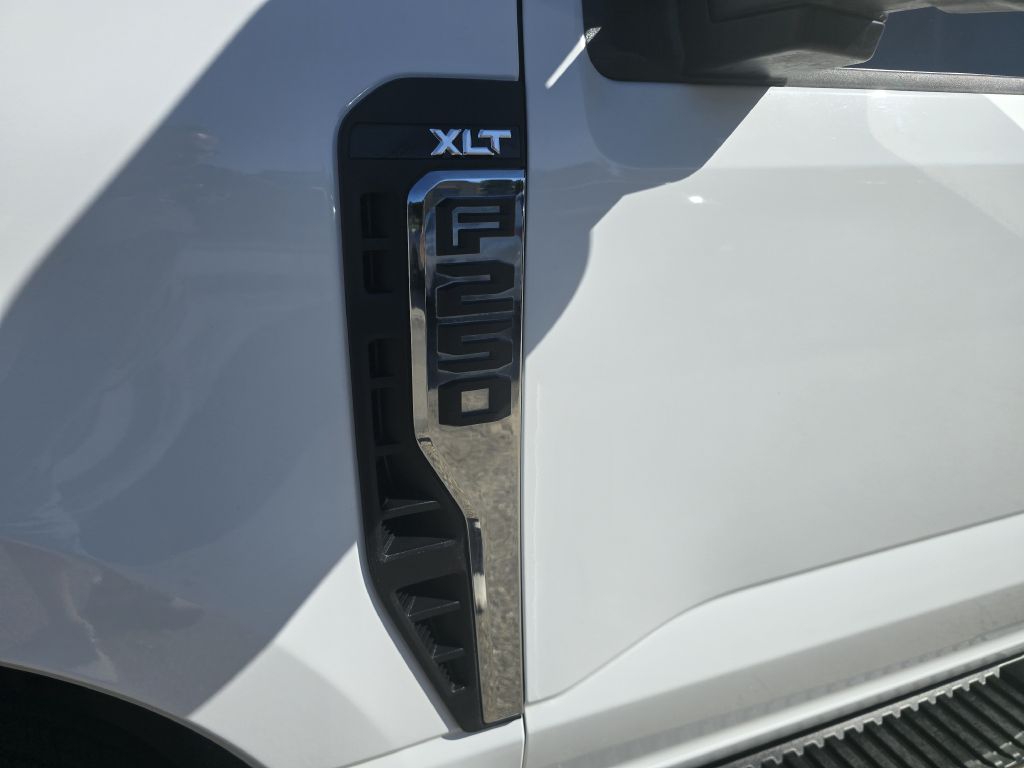 Photo 6 of this FORD F250