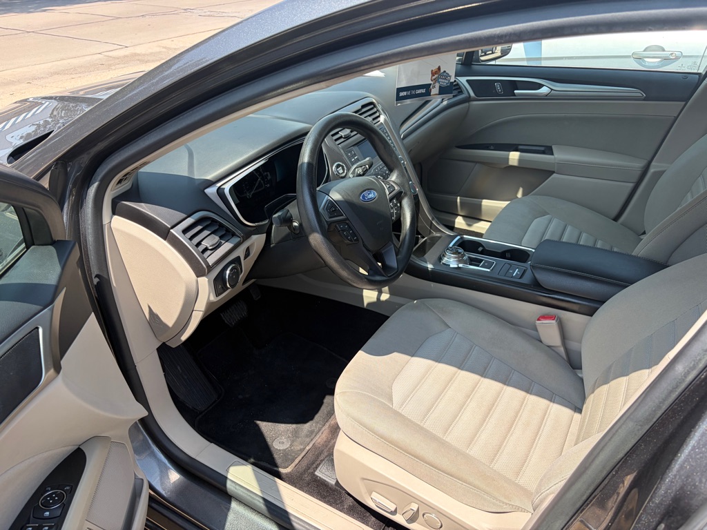 Photo 10 of this FORD FUSION