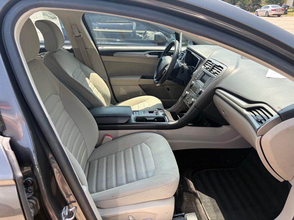 Photo 9 of this FORD FUSION