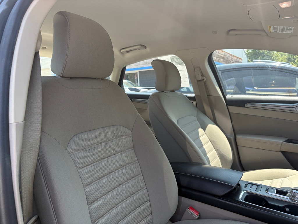 Photo 13 of this FORD FUSION